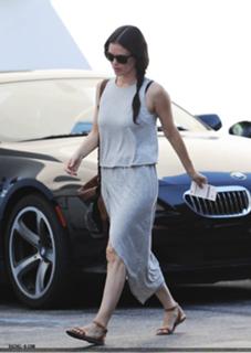 Rachel Bilson feet photo thumbnail