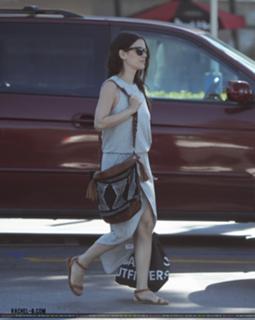 Rachel Bilson feet photo thumbnail
