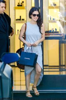 Rachel Bilson feet photo thumbnail