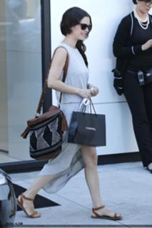 Rachel Bilson feet photo thumbnail