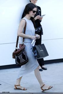 Rachel Bilson feet photo thumbnail