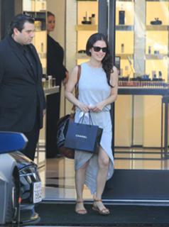 Rachel Bilson feet photo thumbnail