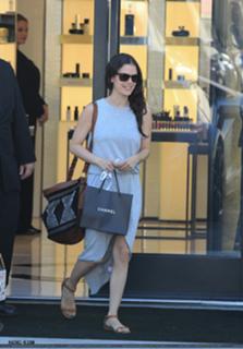 Rachel Bilson feet photo thumbnail