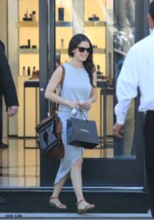 Rachel Bilson feet photo thumbnail