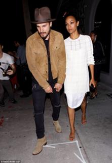 Zoe Saldana feet photo thumbnail