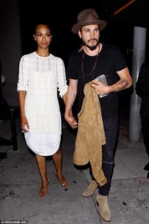 Zoe Saldana feet photo thumbnail