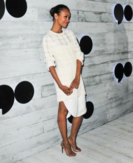 Zoe Saldana feet photo thumbnail
