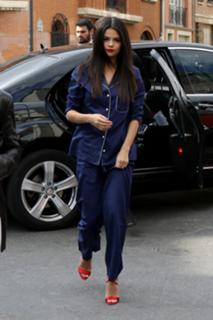 Selena Gomez feet photo thumbnail