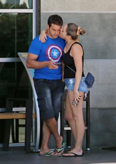 Kelly Brook feet photo thumbnail