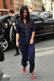 Selena Gomez feet photo thumbnail