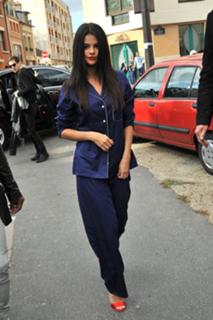 Selena Gomez feet photo thumbnail