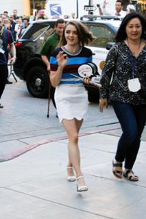 Maisie Williams feet photo thumbnail