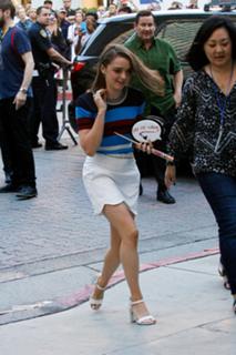 Maisie Williams feet photo thumbnail