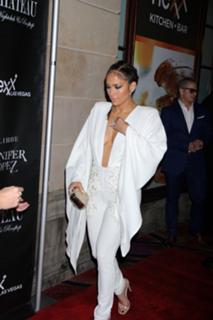 Jennifer Lopez feet photo thumbnail