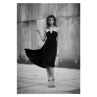 Taylor Hill feet photo thumbnail