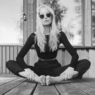 Elsa Hosk feet photo thumbnail