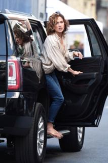Jennifer Lopez feet photo thumbnail