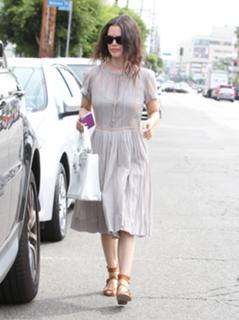 Rachel Bilson feet photo thumbnail