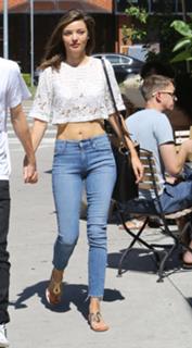 Miranda Kerr feet photo thumbnail