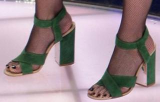 Katy Perry feet photo thumbnail