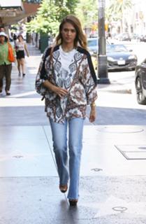 Jessica Alba feet photo thumbnail