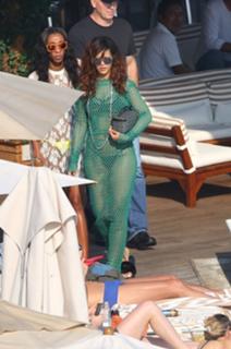 Rihanna feet photo thumbnail