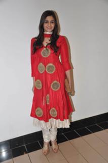 Alia Bhatt feet photo thumbnail