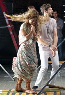 Jennifer Lopez feet photo thumbnail