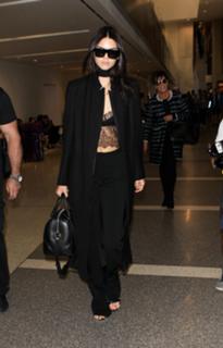 Kendall Jenner feet photo thumbnail