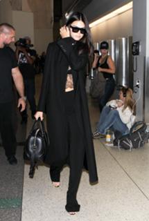 Kendall Jenner feet photo thumbnail