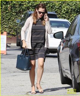 Jennifer Garner feet photo thumbnail