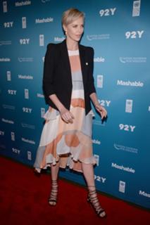 Charlize Theron feet photo thumbnail