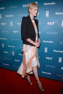 Charlize Theron feet photo thumbnail