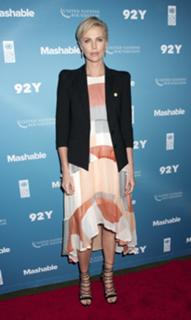 Charlize Theron feet photo thumbnail