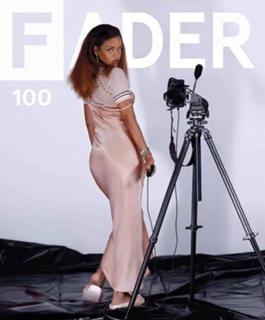 Rihanna feet photo thumbnail