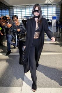 Kendall Jenner feet photo thumbnail