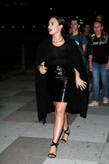 Demi Lovato feet photo thumbnail