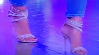 Caterina Balivo feet photo thumbnail