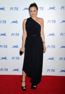 Alicia Silverstone feet photo thumbnail