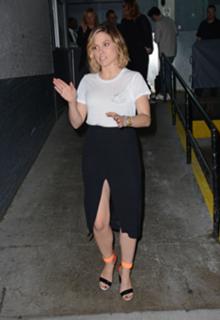 Sophia Bush feet photo thumbnail