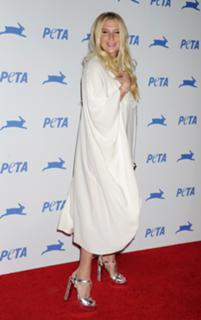 Kesha feet photo thumbnail
