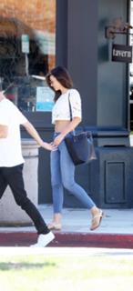 Miranda Kerr feet photo thumbnail