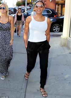 Mel B feet photo thumbnail