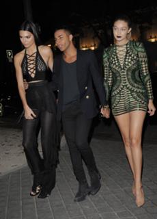 Kendall Jenner feet photo thumbnail