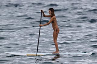 Alessandra Ambrosio feet photo thumbnail