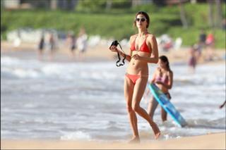 Alessandra Ambrosio feet photo thumbnail
