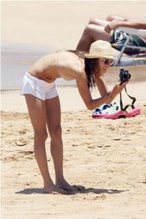 Alessandra Ambrosio feet photo thumbnail