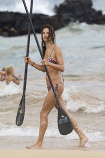 Alessandra Ambrosio feet photo thumbnail