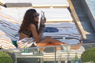 Rihanna feet photo thumbnail