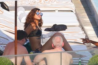Rihanna feet photo thumbnail